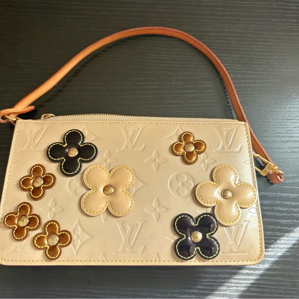 Louis Vuitton Limited Edition Beige Vernis Lexington Fleurs Accessories Pochette - Picture 3 of 9